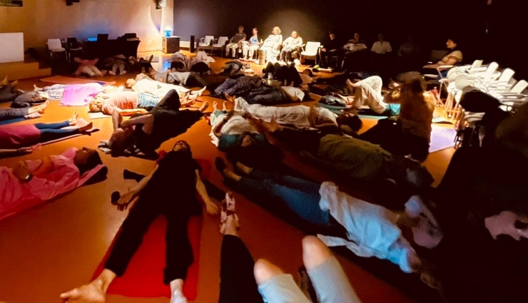 L'activitat posterior a la presentació del llibre de Víctor Mesanza.